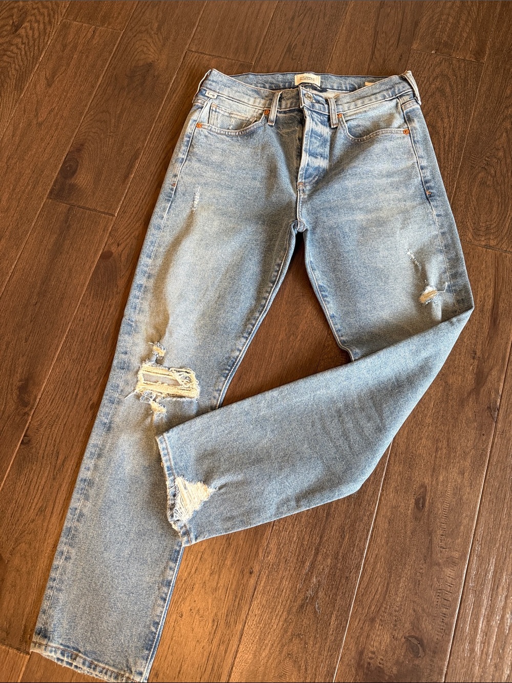 LIKE NEW
Citizens of Humanity Distressed Emerson Jeans
